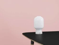 Normann Copenhagen AMP Tafellamp Wit -Woonverlichting Winkel normann copenhagen amp tafellamp wit 2