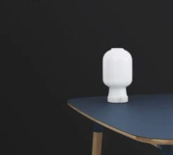 Normann Copenhagen AMP Tafellamp Wit -Woonverlichting Winkel normann copenhagen amp tafellamp wit 3