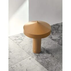 OYOY Hatto Tafellamp Saffraan - L300698 -Woonverlichting Winkel oyoy hatto tafellamp saffraan l300698 4