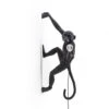 Seletti Monkey Lamp Hanging Right - Zwart 1 Seletti Monkey Lamp Hanging Right - Zwart -Woonverlichting Winkel seletti monkey lamp hanging right zwart